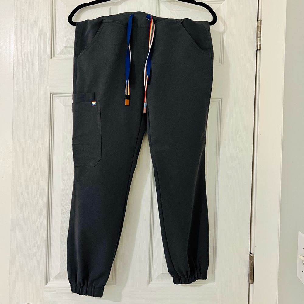 NWOT Figs XSP Charcoal Tari Scrub Joggers